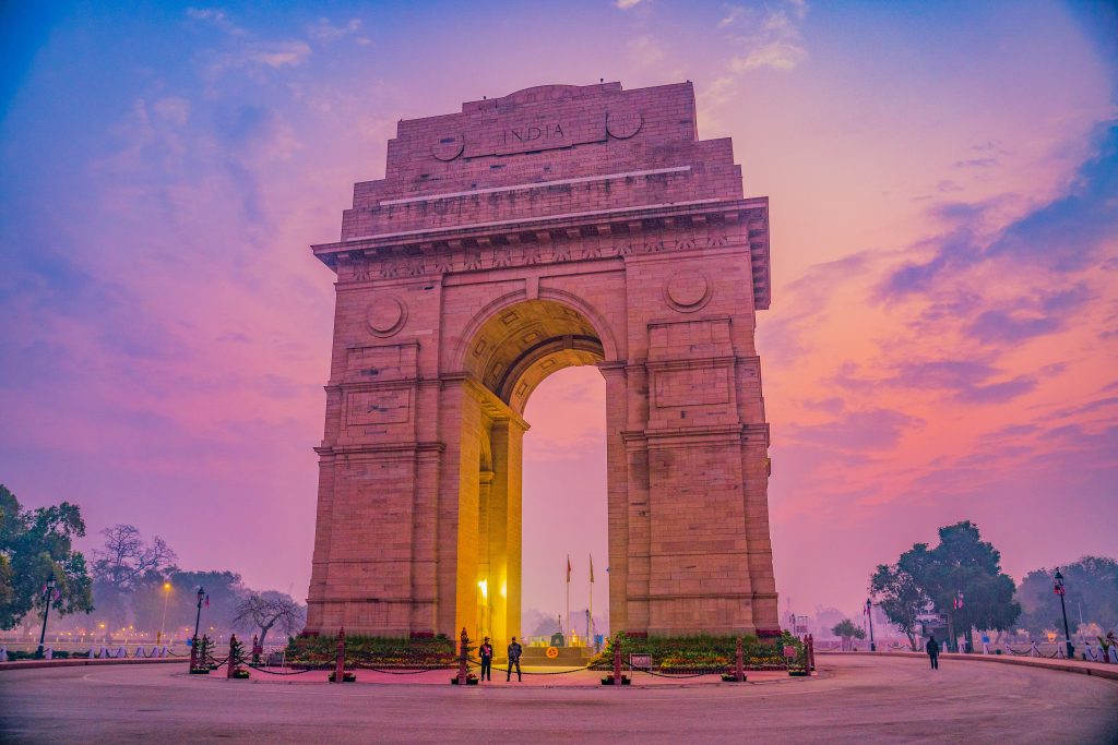 India Gate a Nuova Delhi, uno dei monumenti più iconici dell'India e tappa imperdibile durante un viaggio in India.