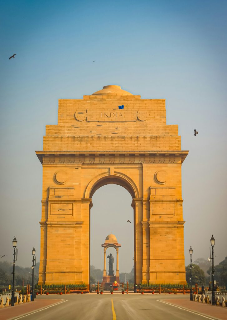 India Gate a Nuova Delhi, uno dei monumenti più iconici dell'India, visitato durante un viaggio organizzato in India.